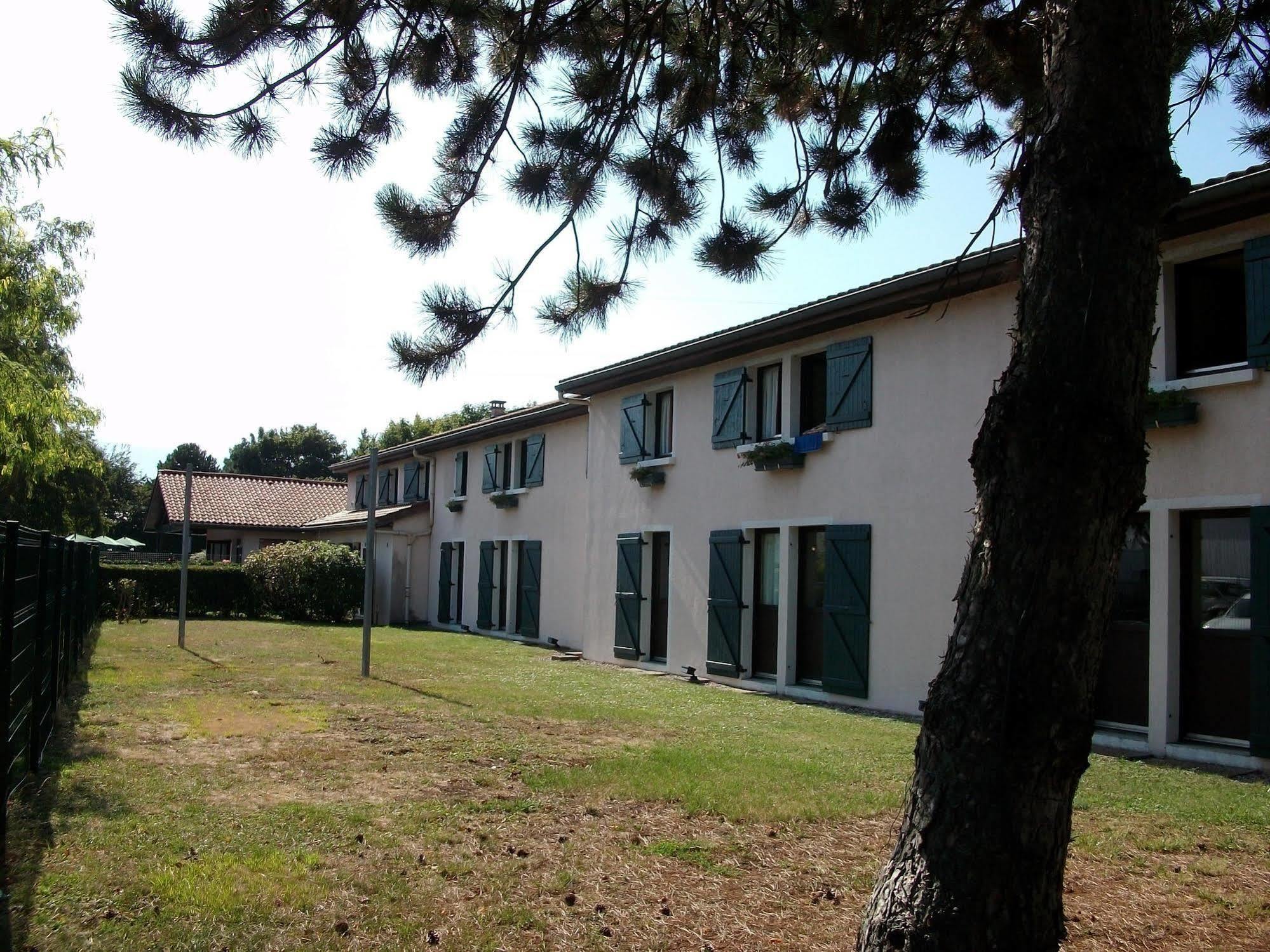 Kyriad Grenoble Sud - Seyssinet Exterior foto